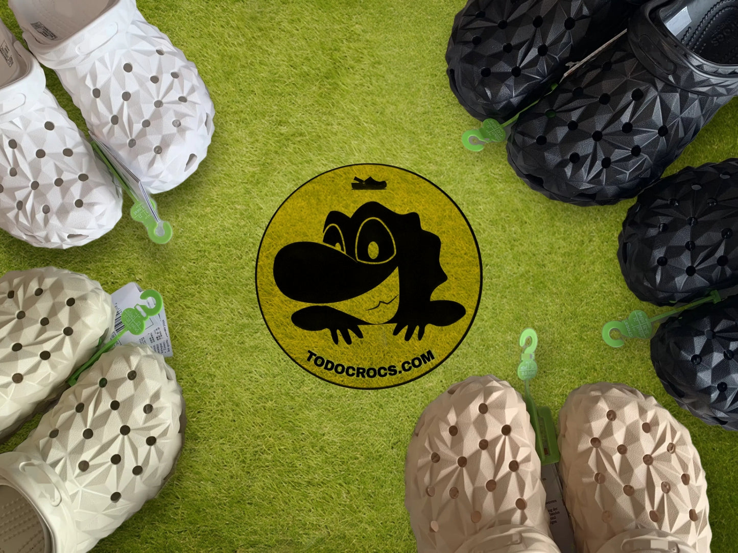 RVT - Crocs Classic Geometric